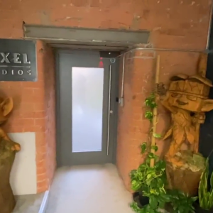 Noxy Shows Off Hypixel Studios（Noxy 展示 Hypixel 工作室）
