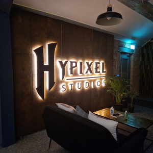Office at Night（夜间办公室）