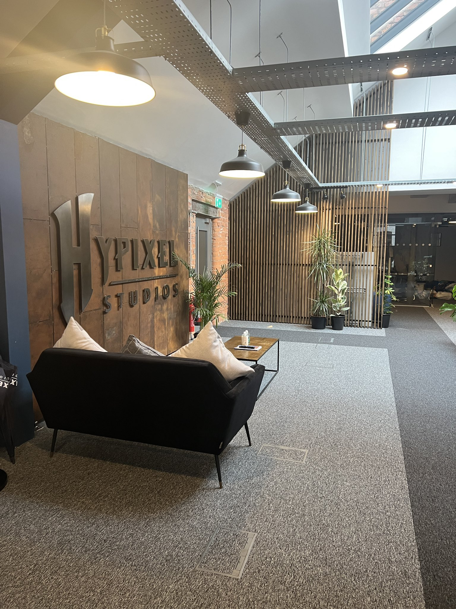 Antro Office（洞穴办公室）